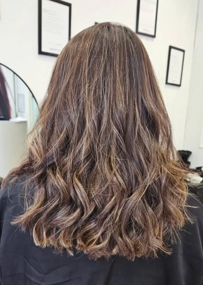 Corte clavicut iluminado con mechas | El Petit Saló Sabadell