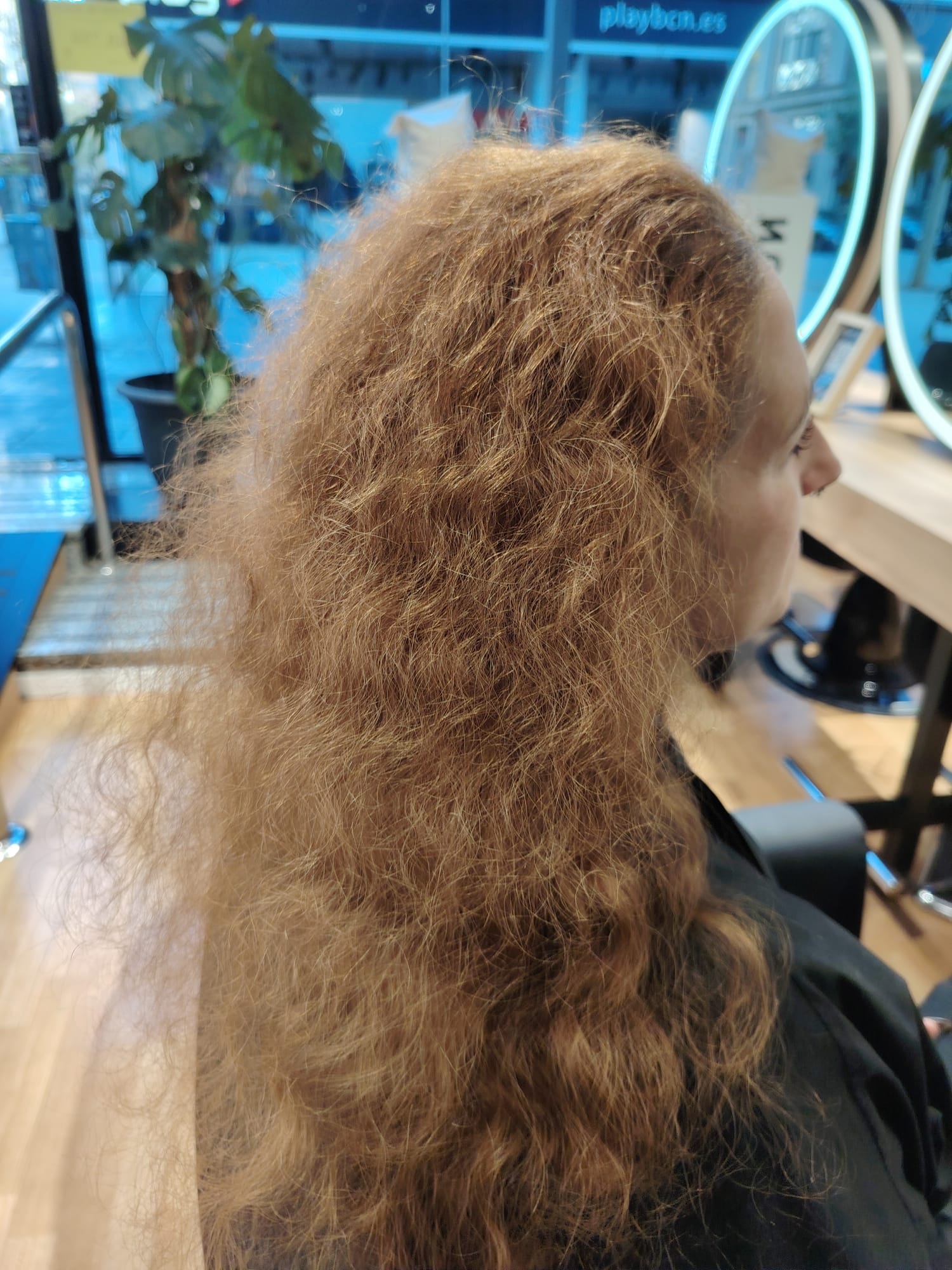 Tinte color cherry en El Petit Saló Sabadell